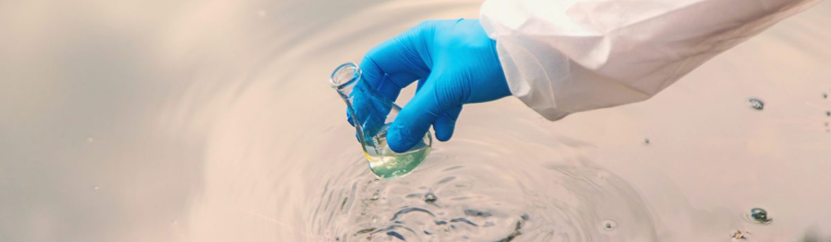 Take water samples for analysis. Selective focus. nature.